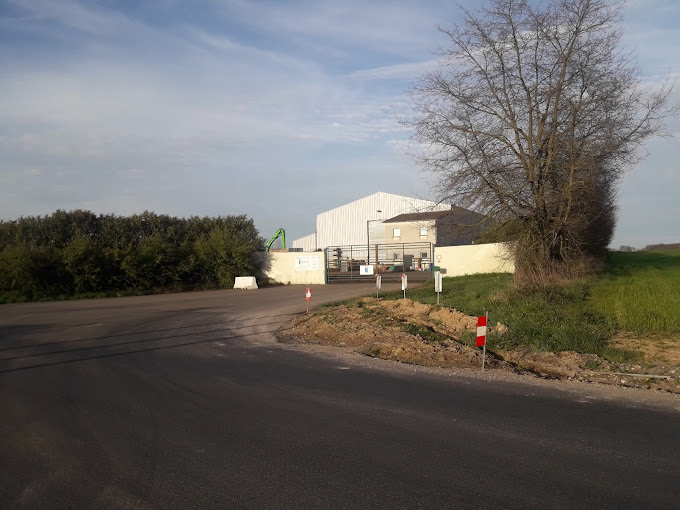 Aperçu des activités de la casse automobile NIVELLE RECYCLAGE située à TERRES-DE-HAUTE-CHARENTE (16270)